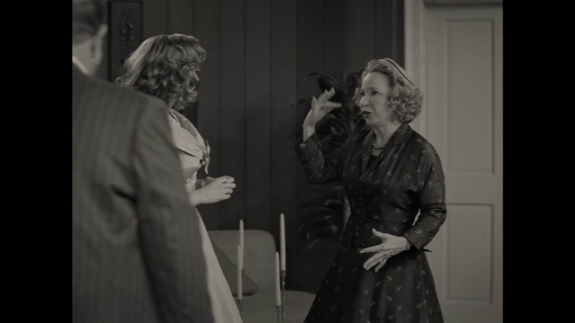 1x01_470.jpg
