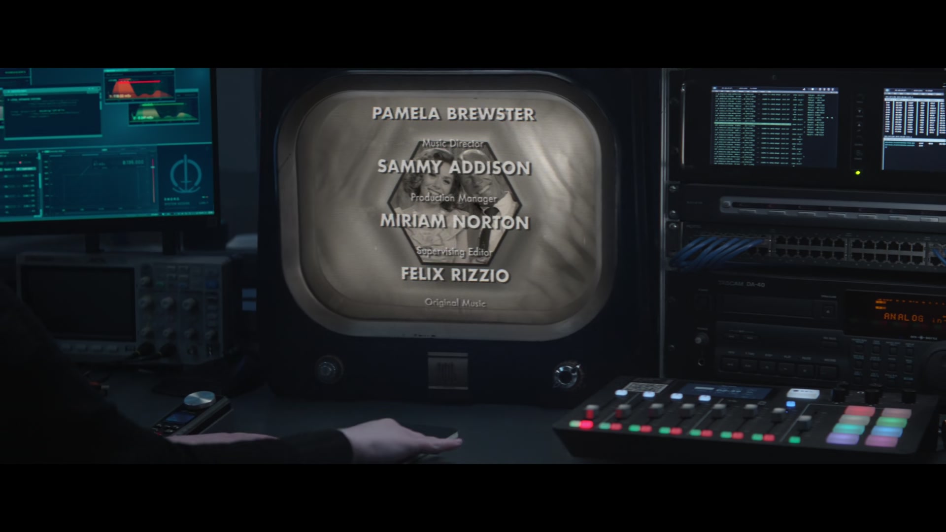 1x01_641.jpg