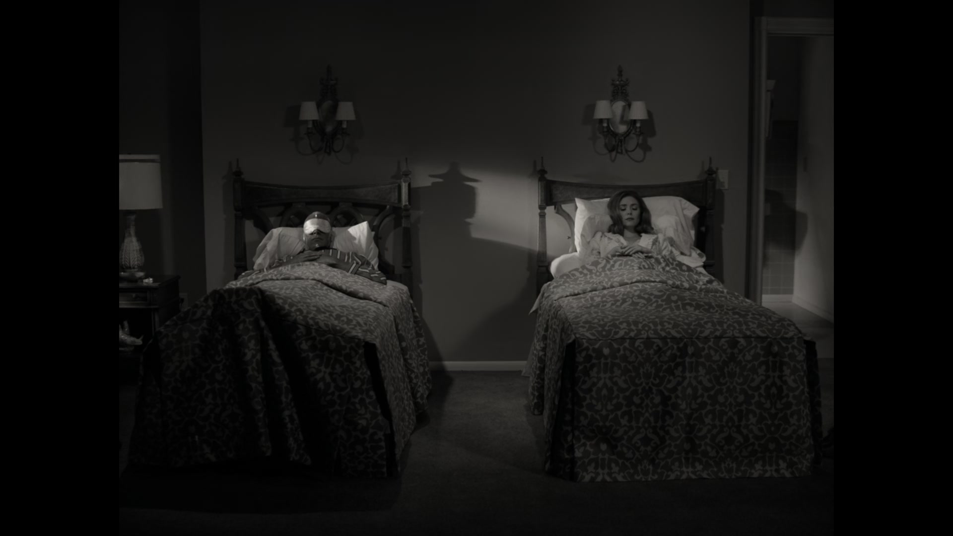 1x02_037.jpg