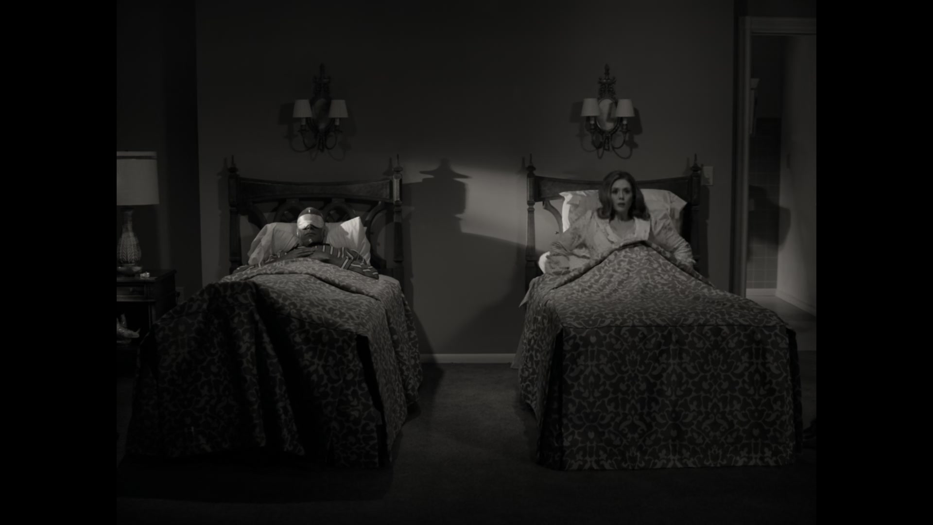 1x02_038.jpg