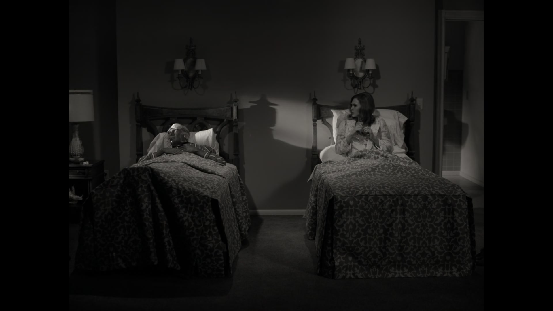 1x02_046.jpg