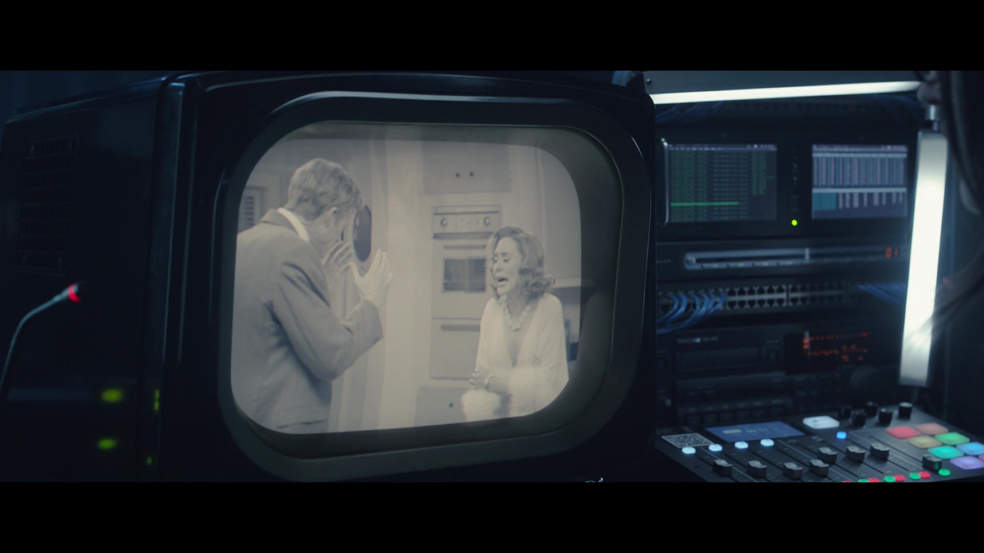 1x04_453.jpg