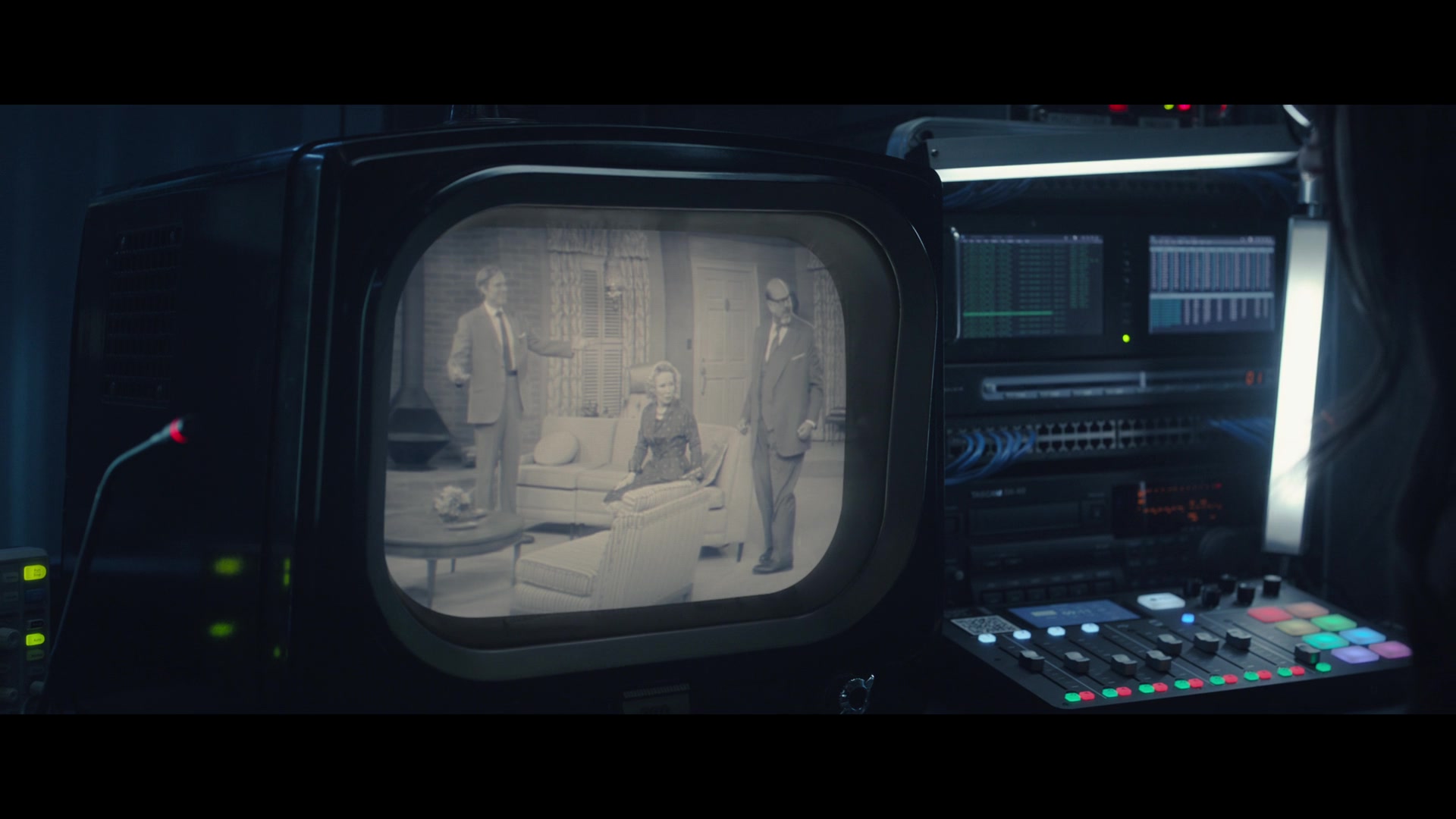 1x04_477.jpg